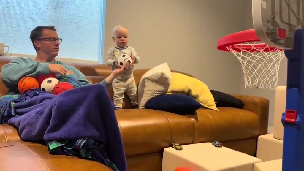 🥰湖人勇士报价多少？小婴儿篮球天赋爆棚 不开玩笑比库里强