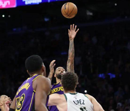 kaiyun官网-库里附体完爆利拉德！拉塞尔轰44分+9三分拯救湖人