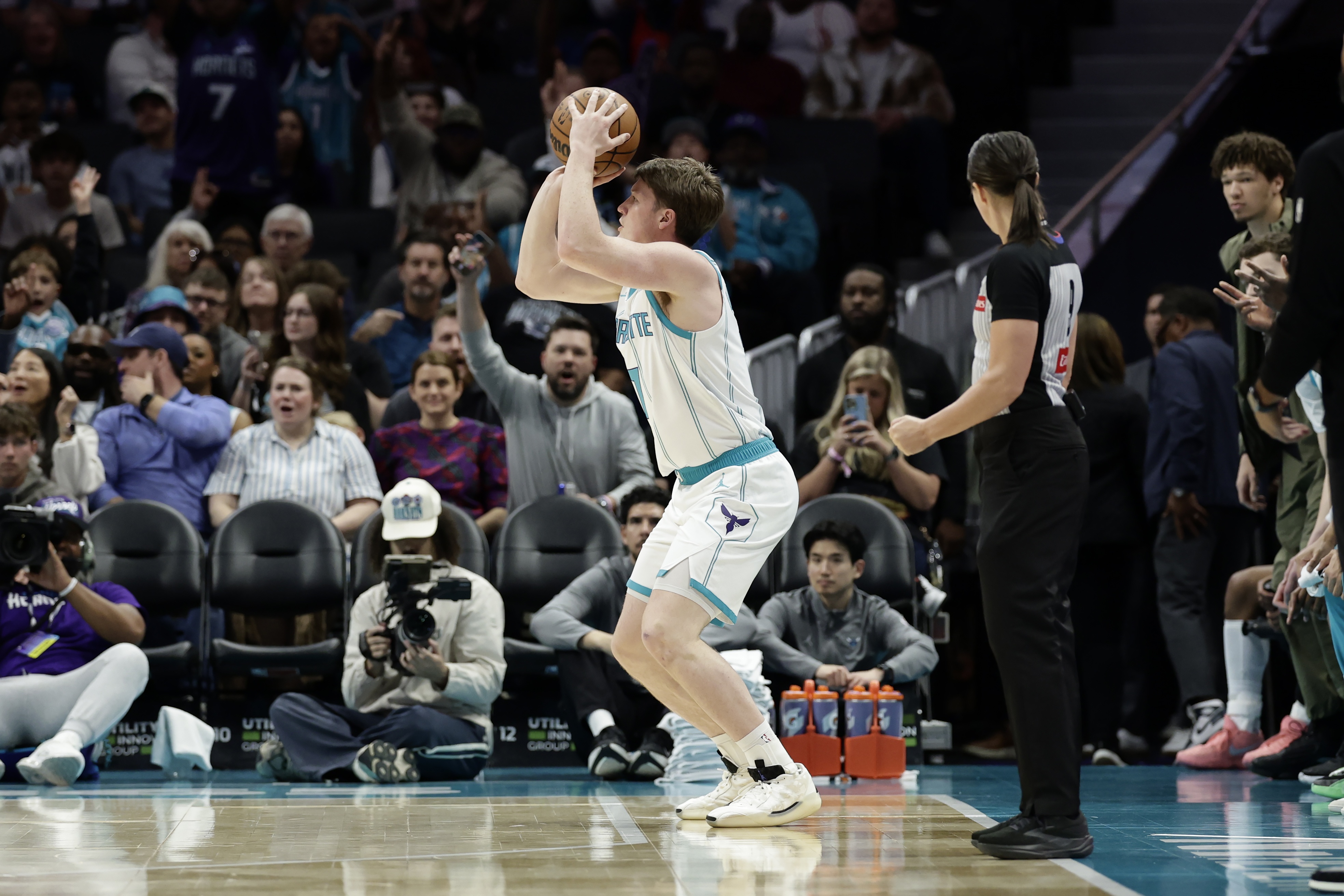 最近几场略迷！克尼佩尔出战25分钟 12中4&amp;三分3中0拿8分7板